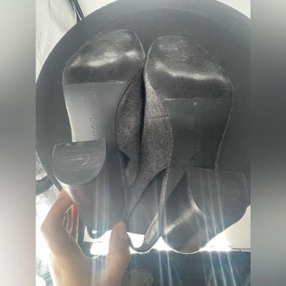 Tahari‎ gray pumps size 91/2 - Picture 6 of 7